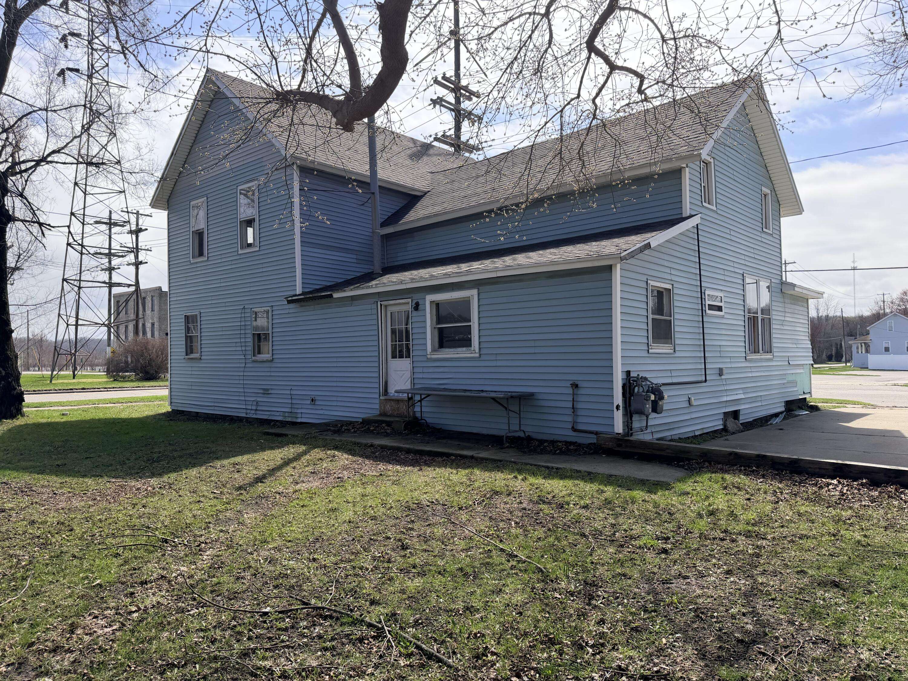 822 Vine ST, City Of Manistee, MI 49660