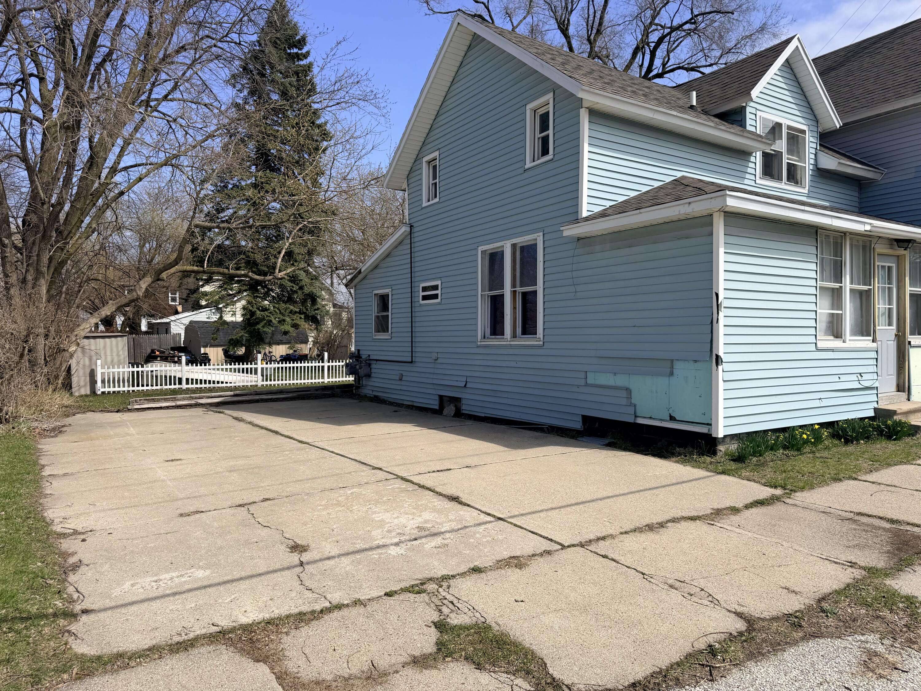 822 Vine ST, City Of Manistee, MI 49660