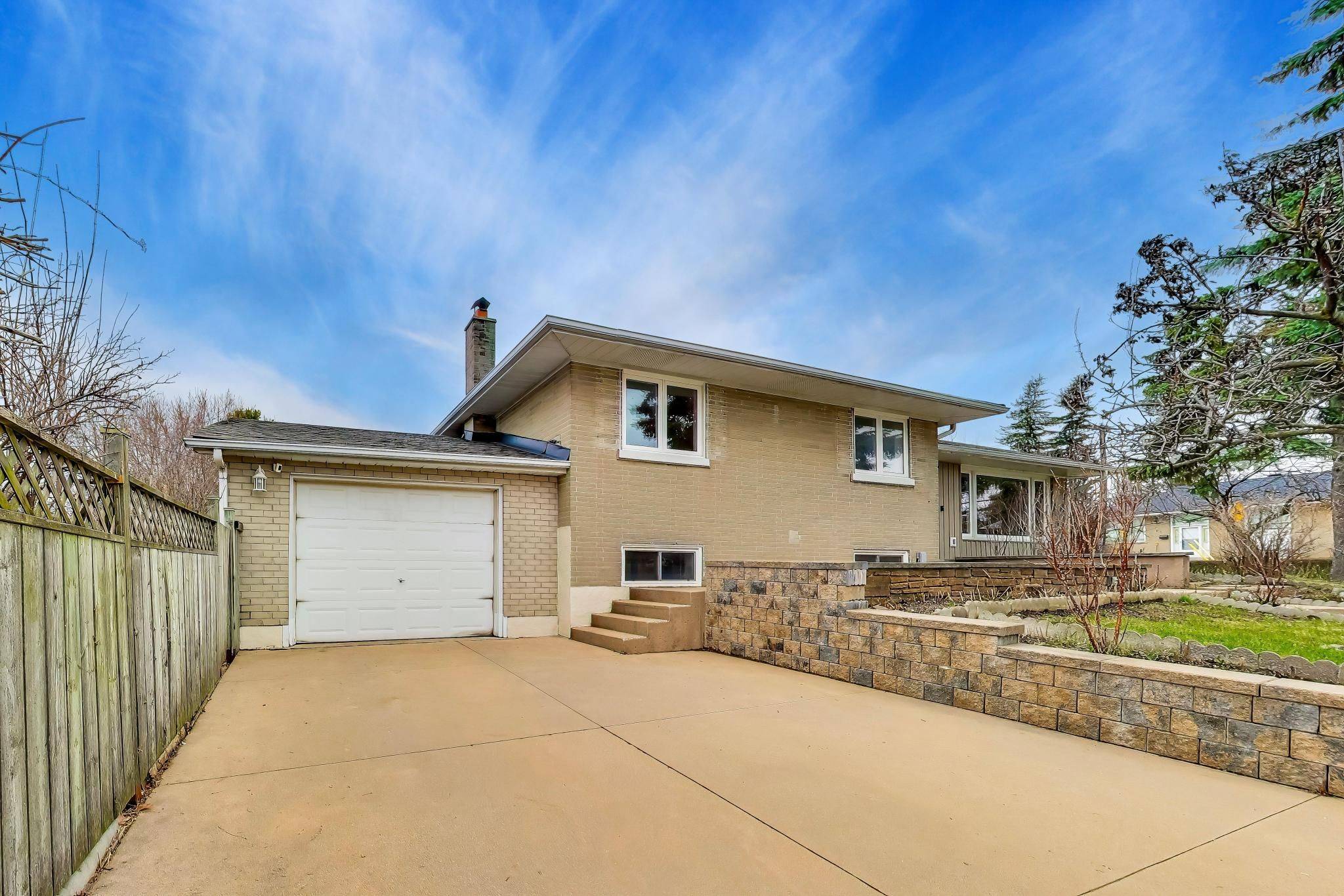 1 Charlemont CRES, Toronto E05, ON M1T 1M3