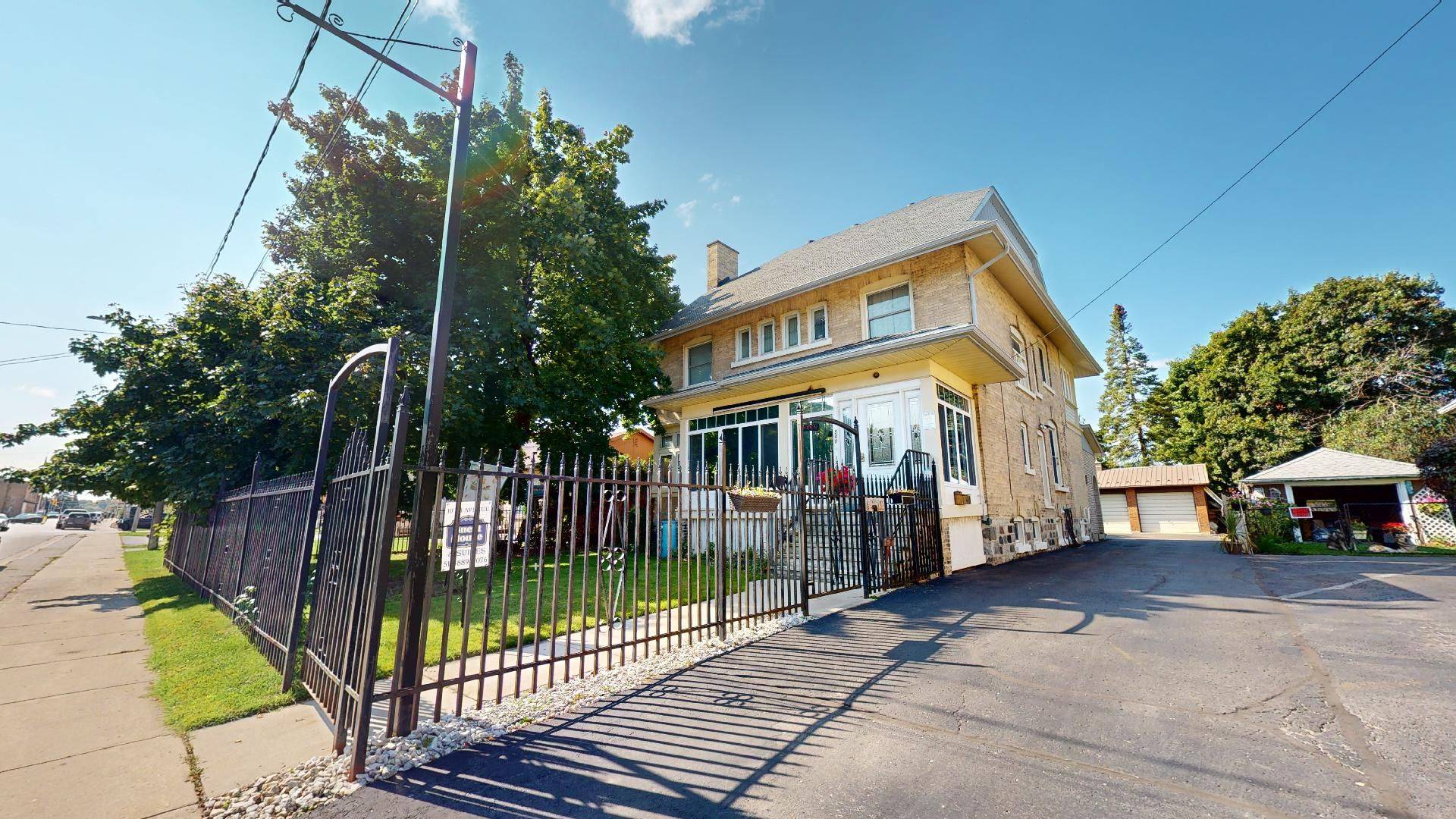 540 10th AVE, Hanover, ON N4N 2P4