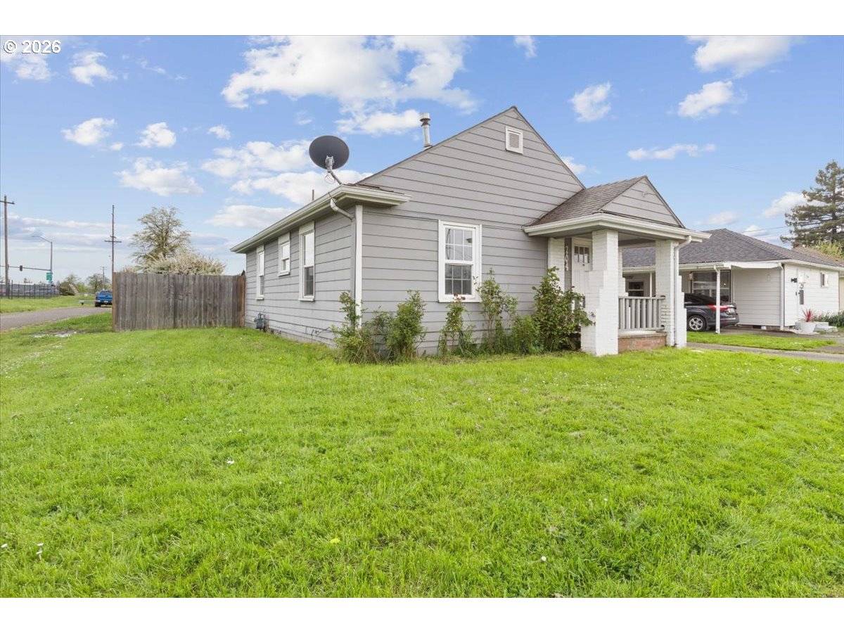 704 16TH AVE, Albany, OR 97321