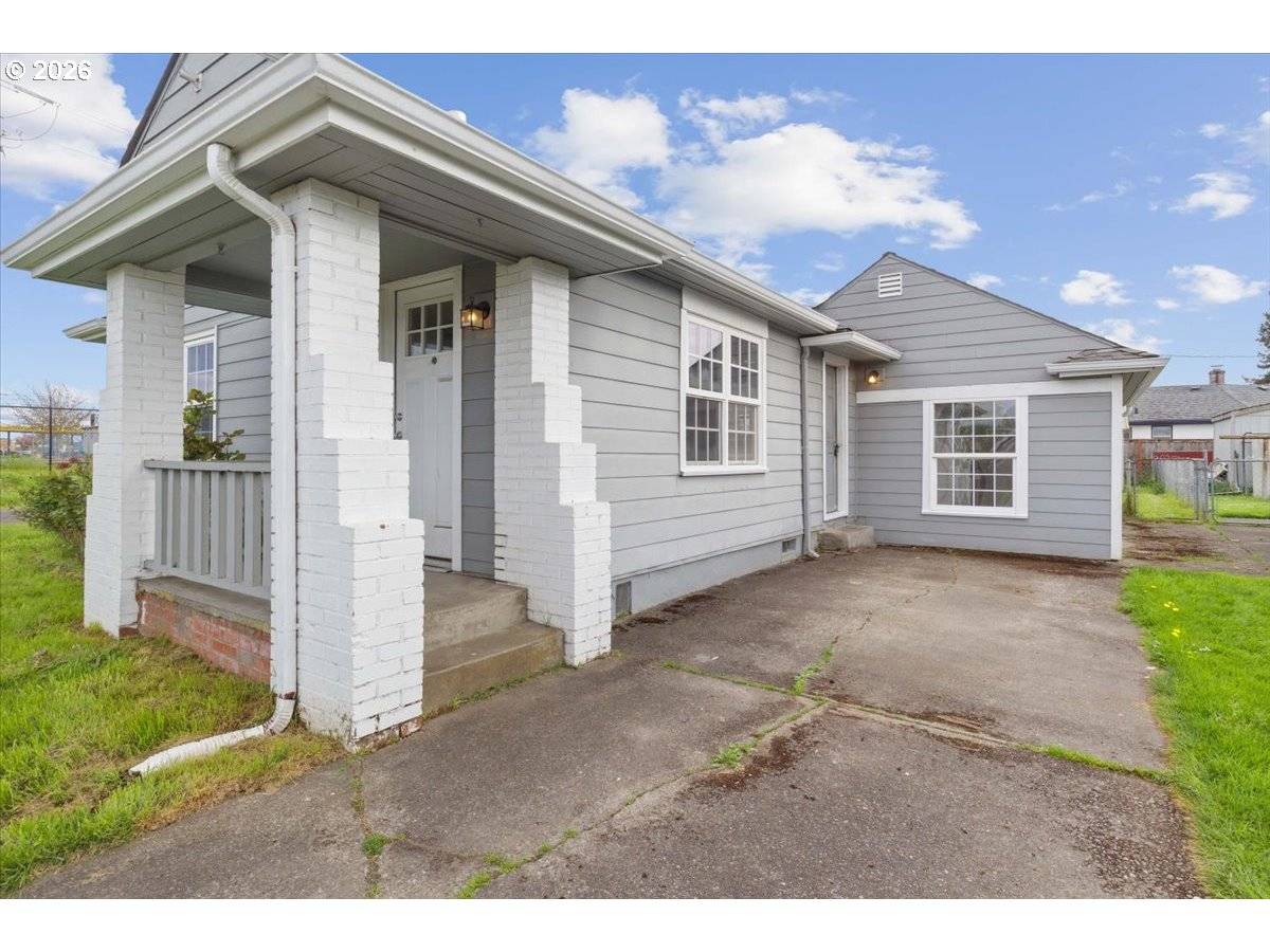 704 16TH AVE, Albany, OR 97321