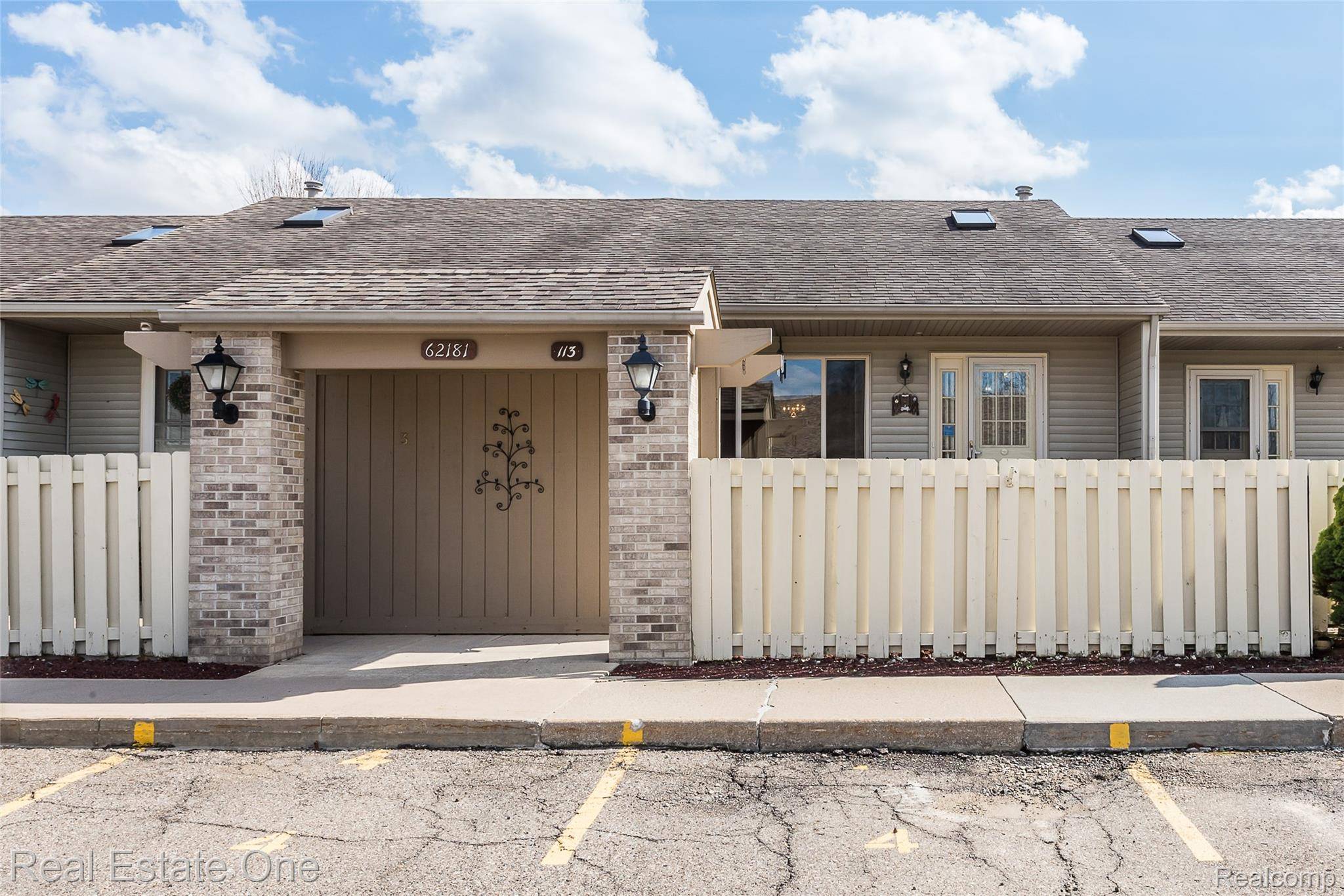 62181 ARLINGTON CIRCLE #4, Southlyoncity_oakland, MI 48178