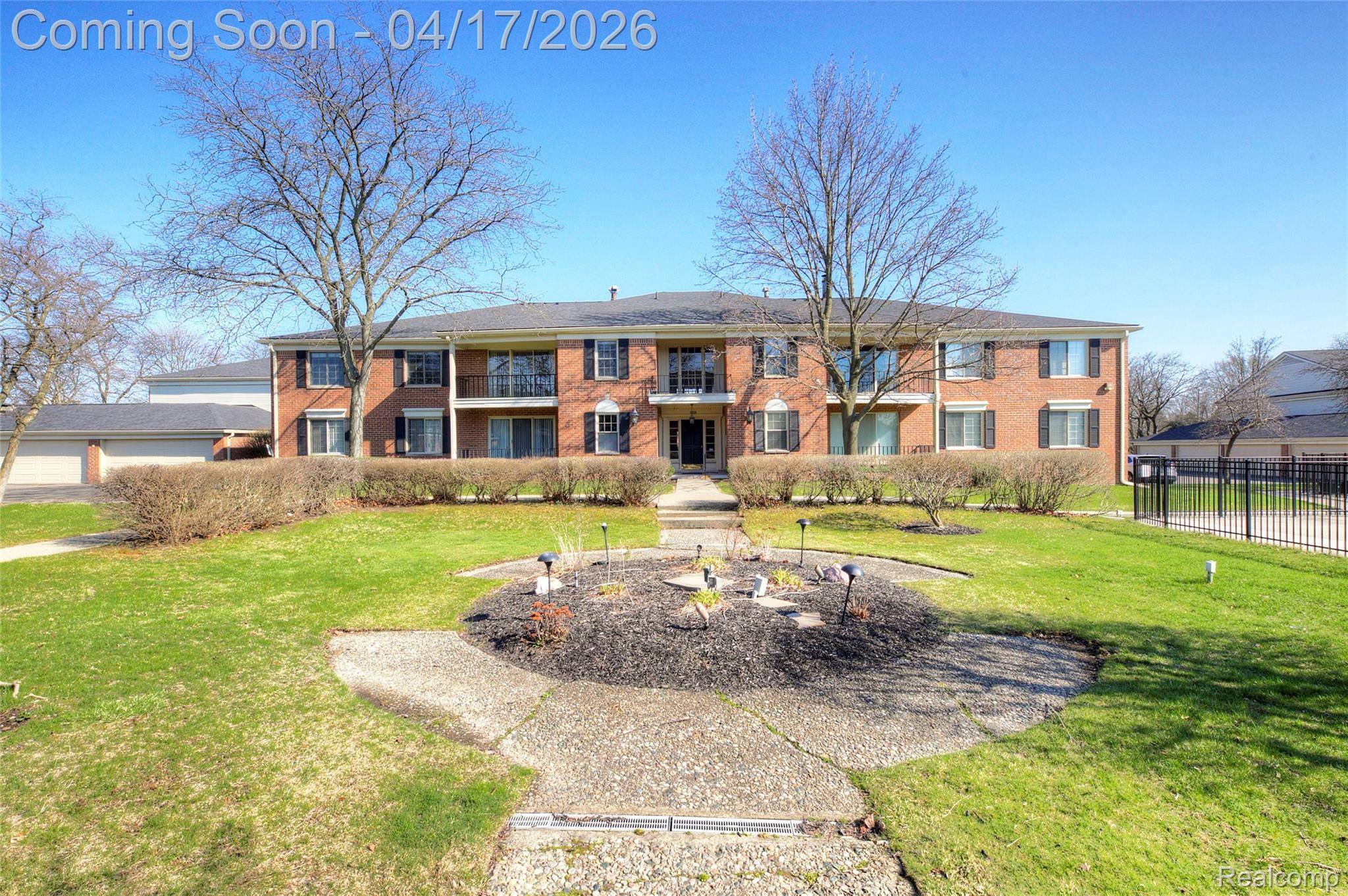29644 Middlebelt RD #2502, Farmington Hills, MI 48334