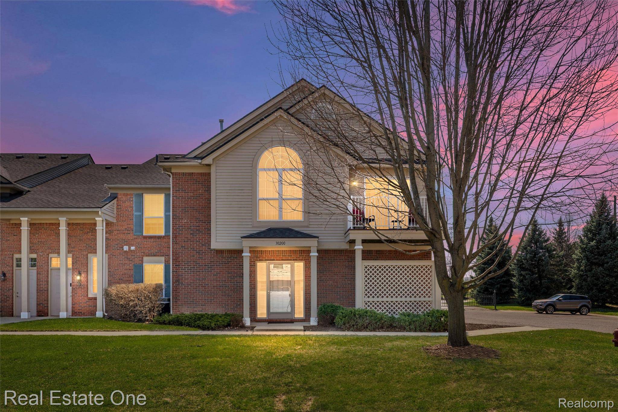 30200 Chesapeake CIR, Commerce Charter Township, MI 48390