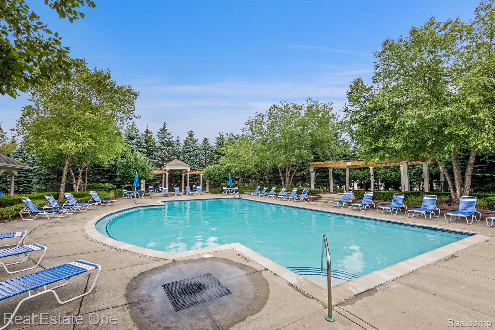 30200 Chesapeake CIR, Commerce Charter Township, MI 48390