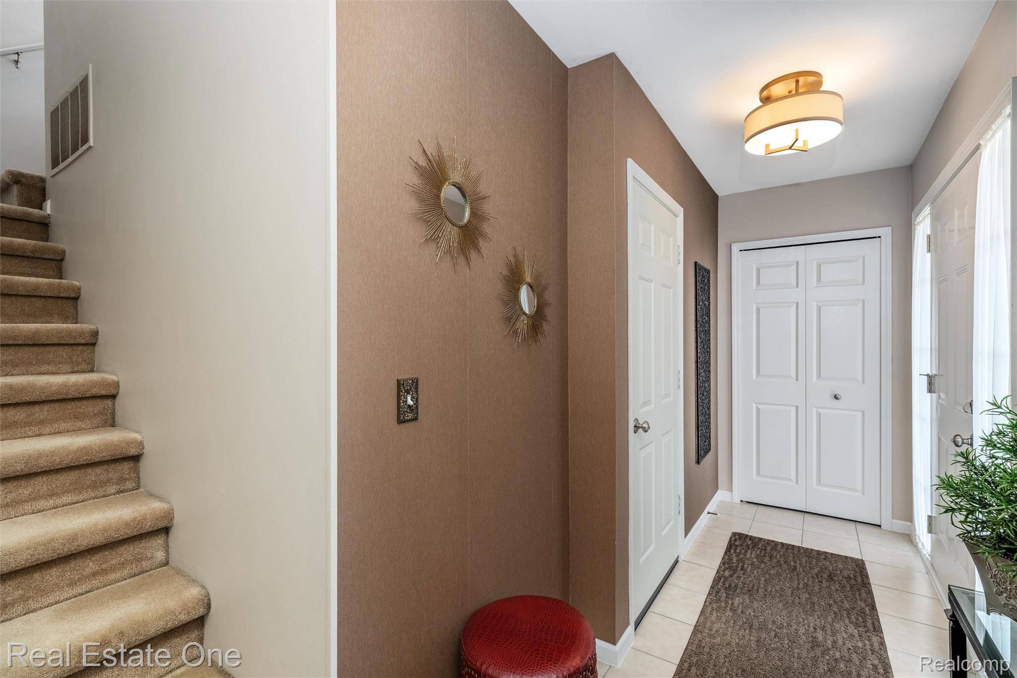 30200 Chesapeake CIR, Commerce Charter Township, MI 48390