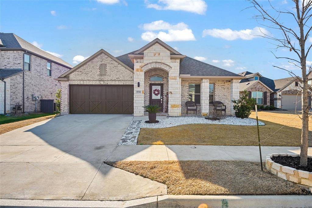 6718 Goldenrain Drive, Venus, TX 76084