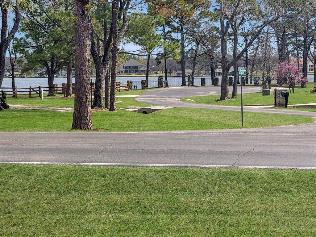 742 Kiowa Drive W, Gainesville, TX 76240