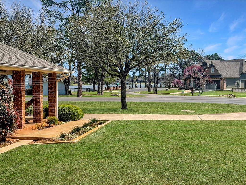 742 Kiowa Drive W, Gainesville, TX 76240