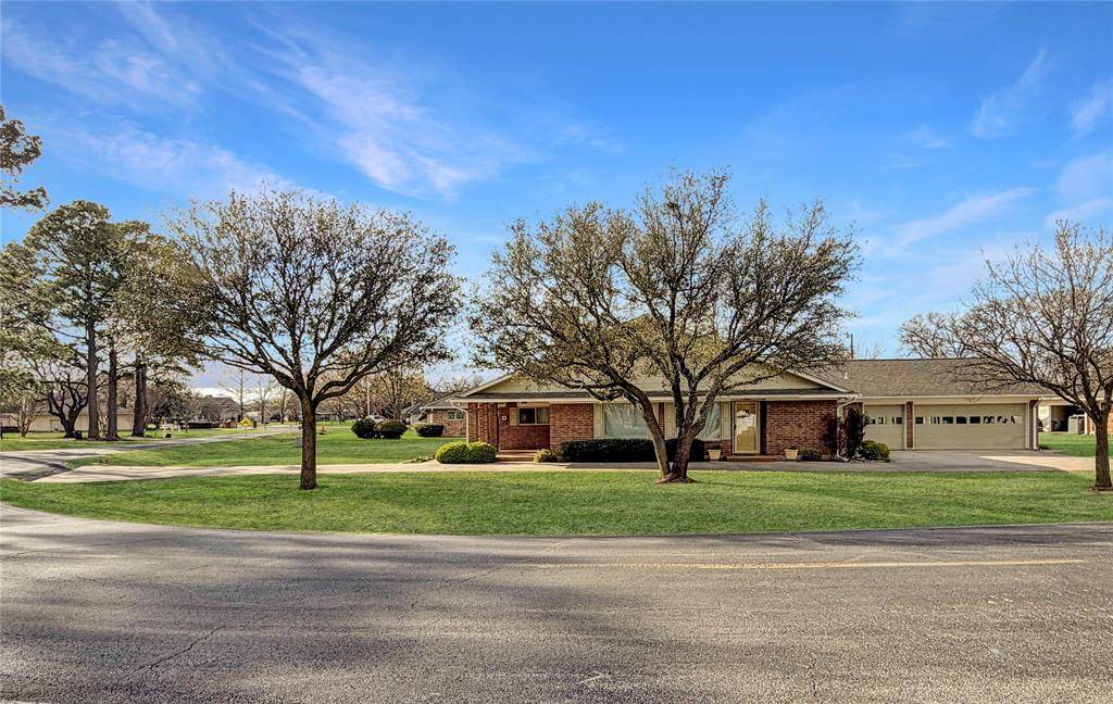 742 Kiowa Drive W, Gainesville, TX 76240