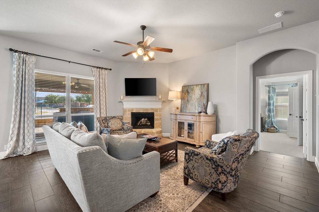 515 Carnation Lane, Mansfield, TX 76063