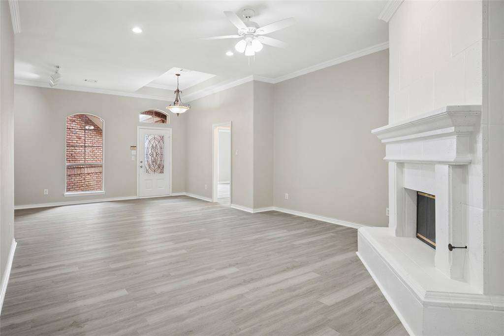 3216 Village Oak Drive, Arlington, TX 76017