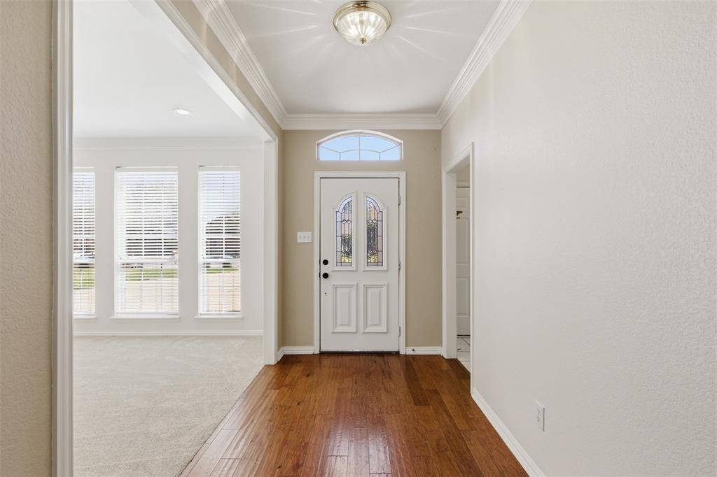 2302 Whisperton Drive, Arlington, TX 76016