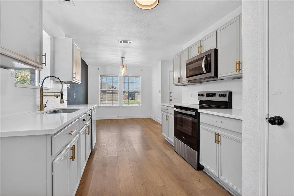 9108 Tumbleweed Drive, Cross Roads, TX 76227