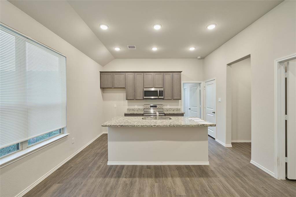 9992 Calendar Street, Willis, TX 77318