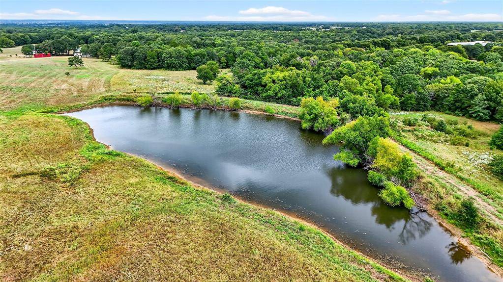 1200 County Road 1215, Savoy, TX 75479