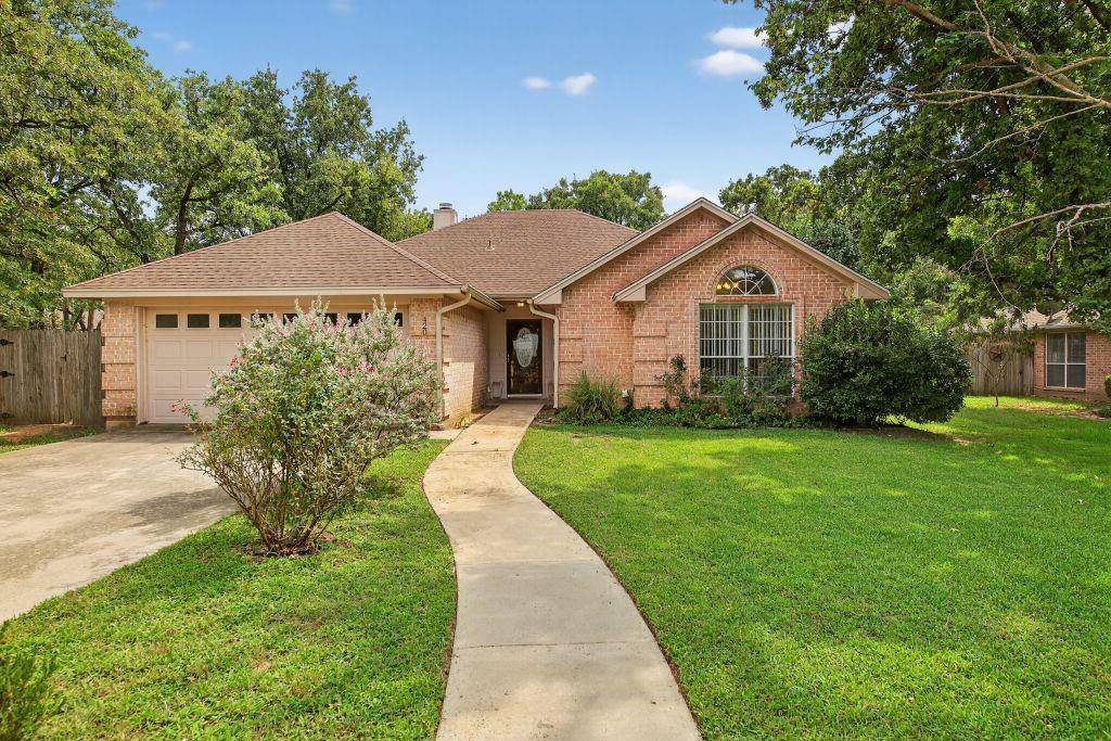 420 Meadowcrest Drive, Azle, TX 76020