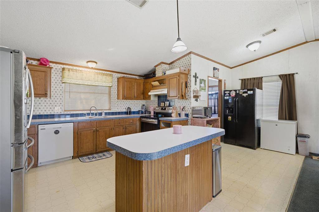 373 Wildbird Lane, Axtell, TX 76624