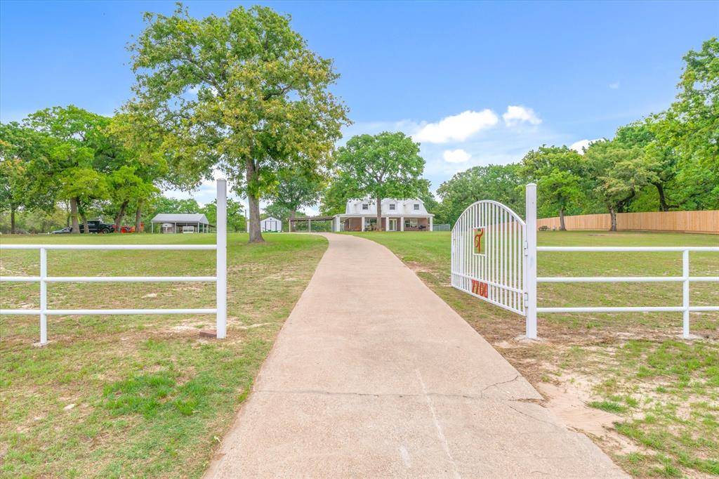 7700 County Road 3700, Athens, TX 75752