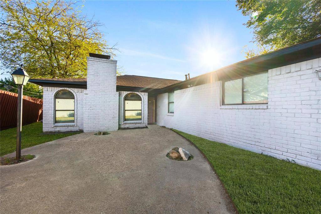 6930 Thornwood Drive, Dallas, TX 75227