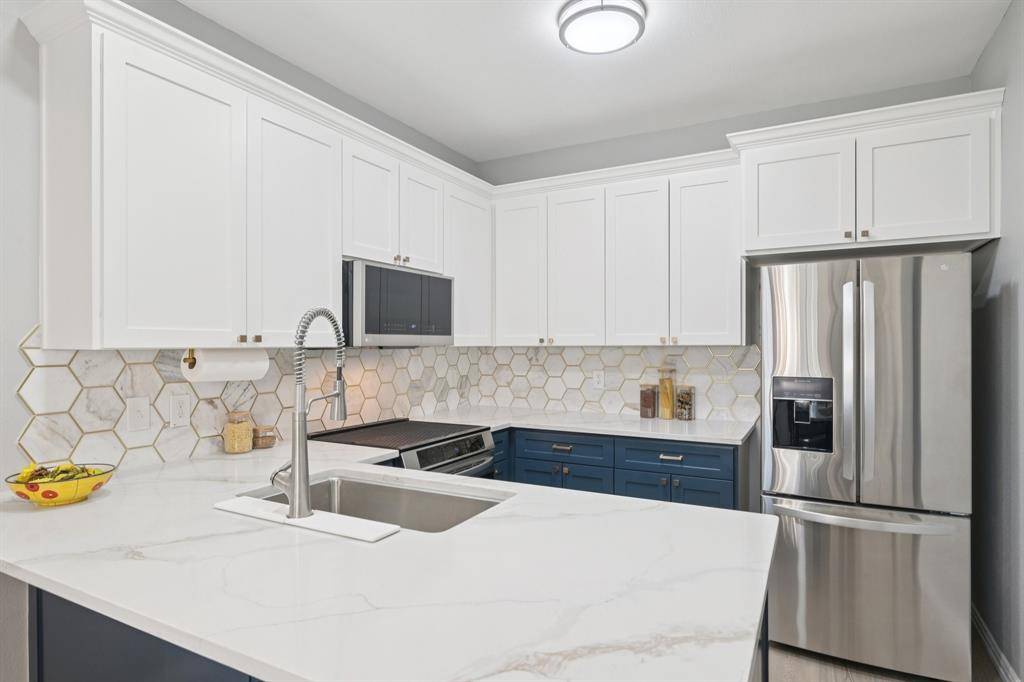 209 Cimarron Trail #6, Irving, TX 75063