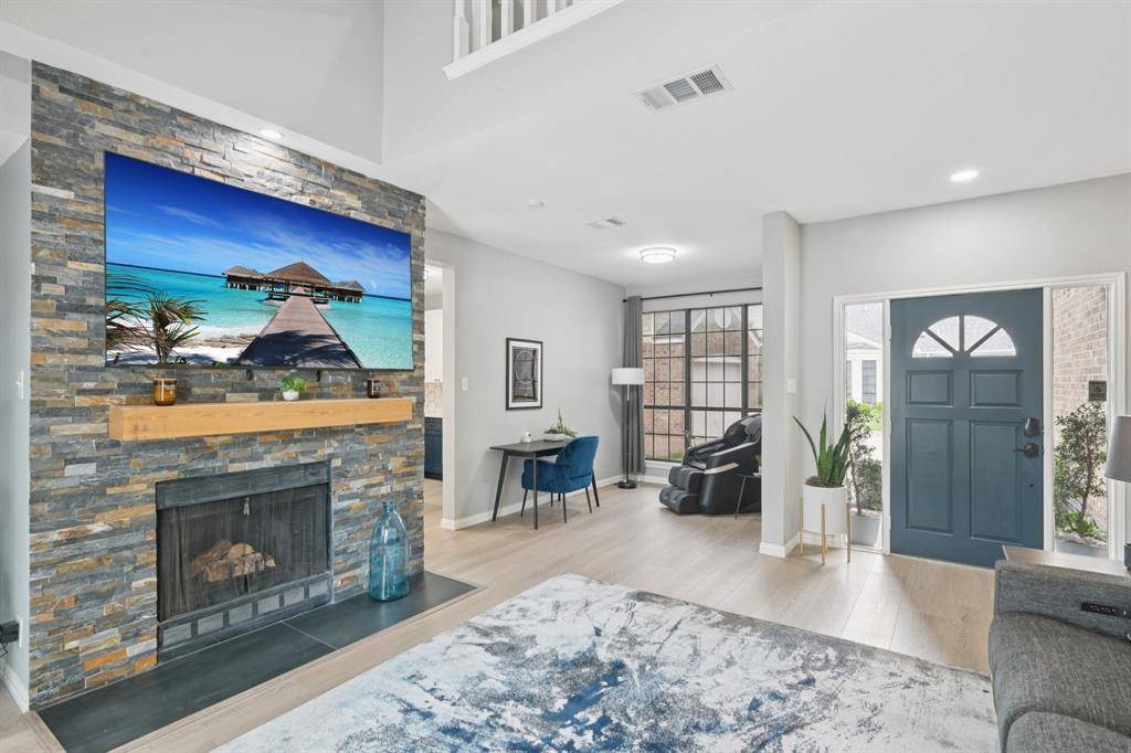 209 Cimarron Trail #6, Irving, TX 75063