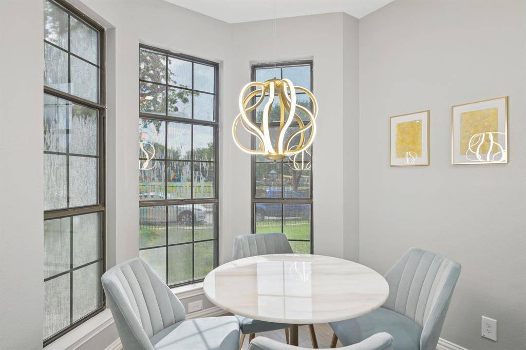 209 Cimarron Trail #6, Irving, TX 75063