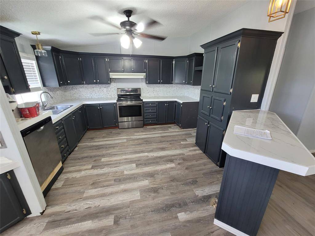 902 DEVILS RIVER Drive, Granbury, TX 76048