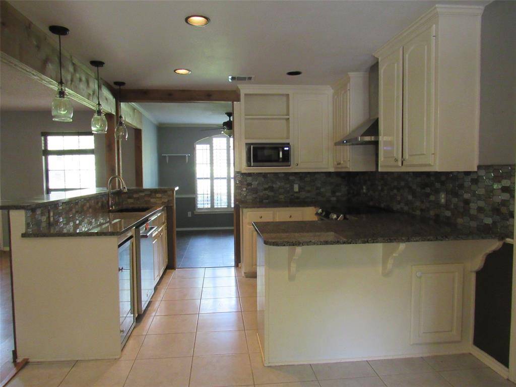 1048 Eagle Canyon Drive, China Spring, TX 76633