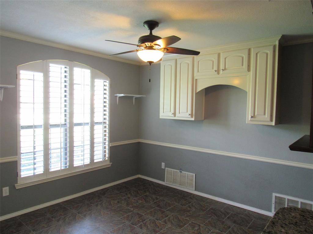 1048 Eagle Canyon Drive, China Spring, TX 76633