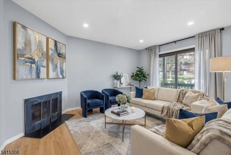 117 Sunset Ky, Secaucus Town, NJ 07094