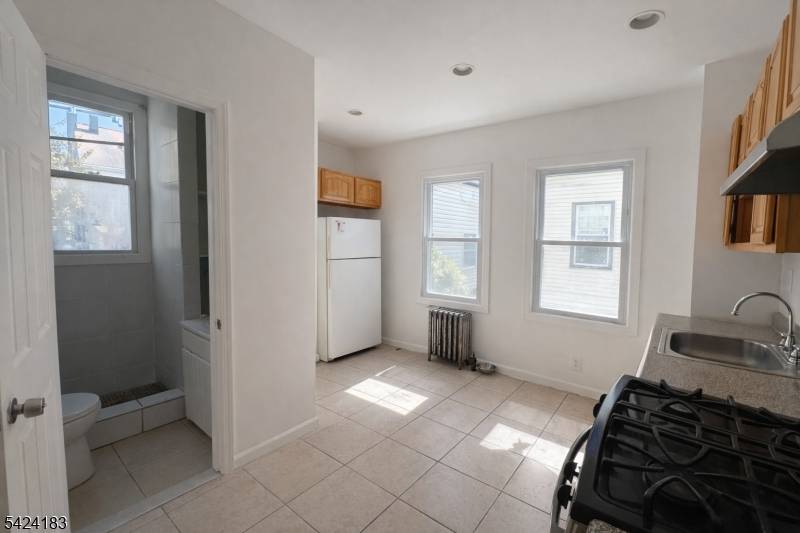 793 E 19Th St #1, Paterson City, NJ 07501