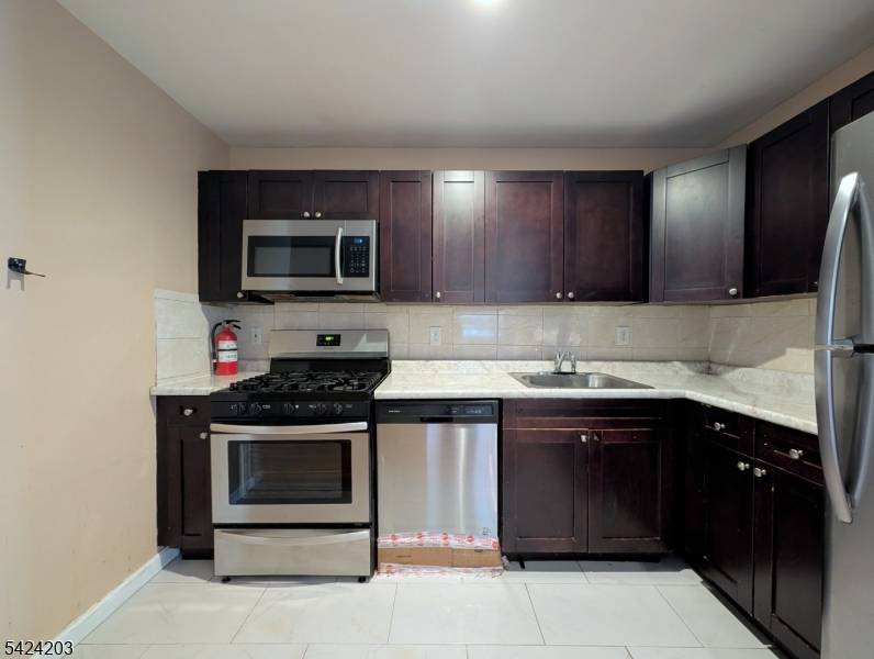 448 Fulton St, Elizabeth City, NJ 07206