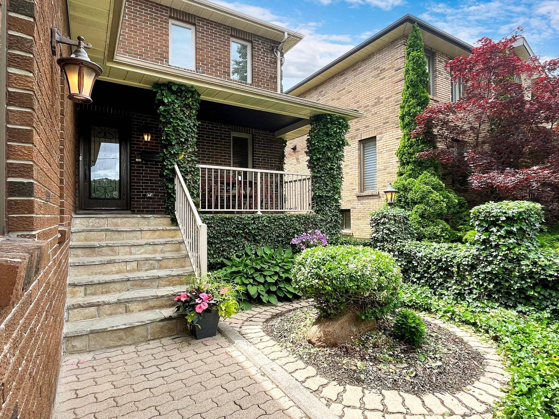 81 Garden AVE, Richmond Hill, ON L4C 6L6