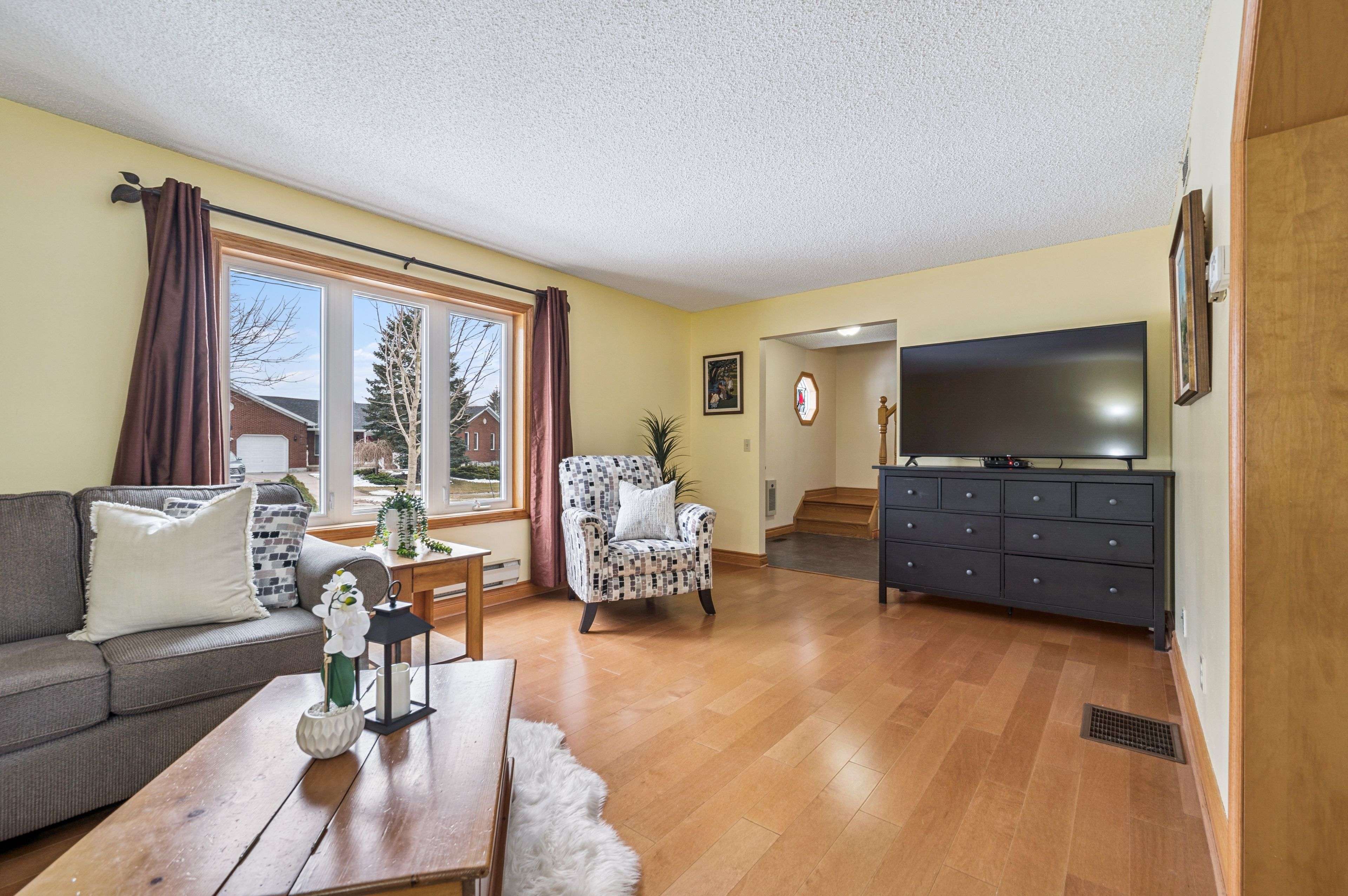 28 Edward ST, Mapleton, ON N0G 1P0