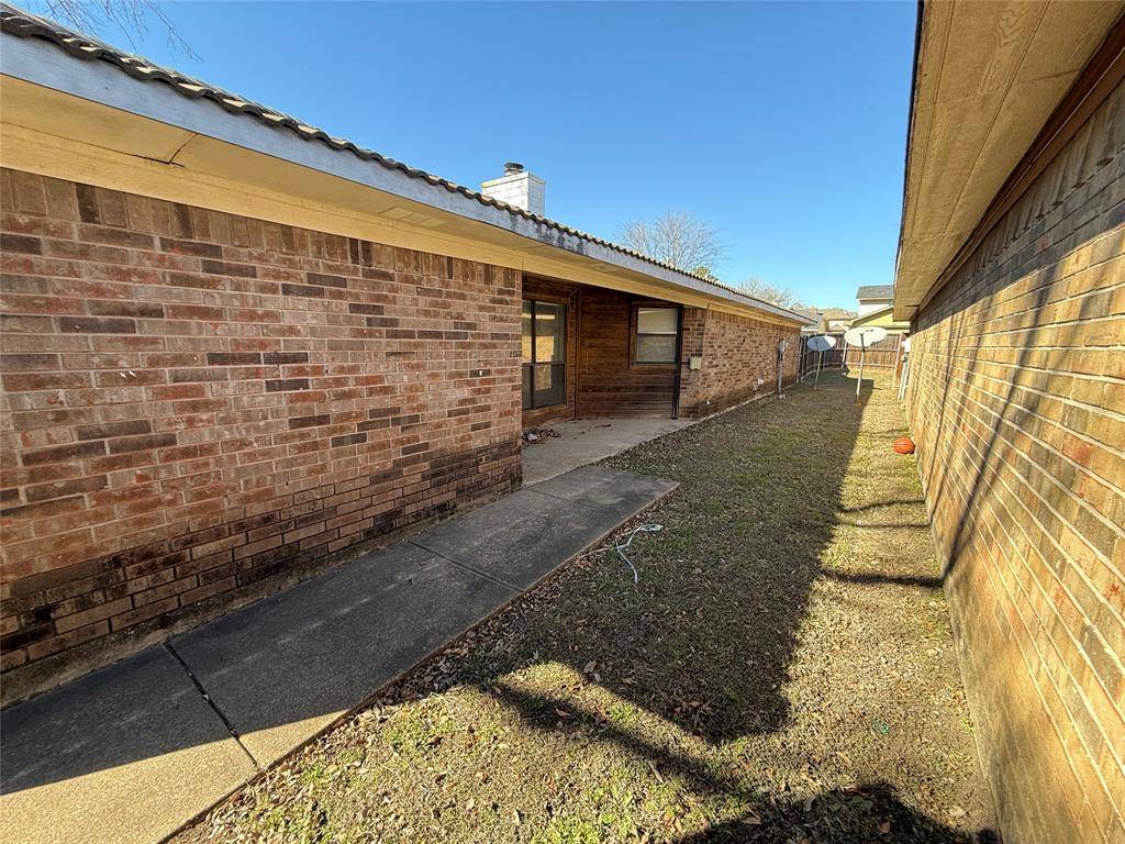 1109 Hemlock Drive, Desoto, TX 75115