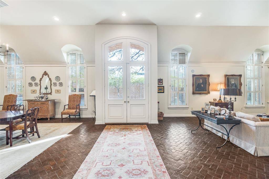 5845 Farquhar Lane, Dallas, TX 75209