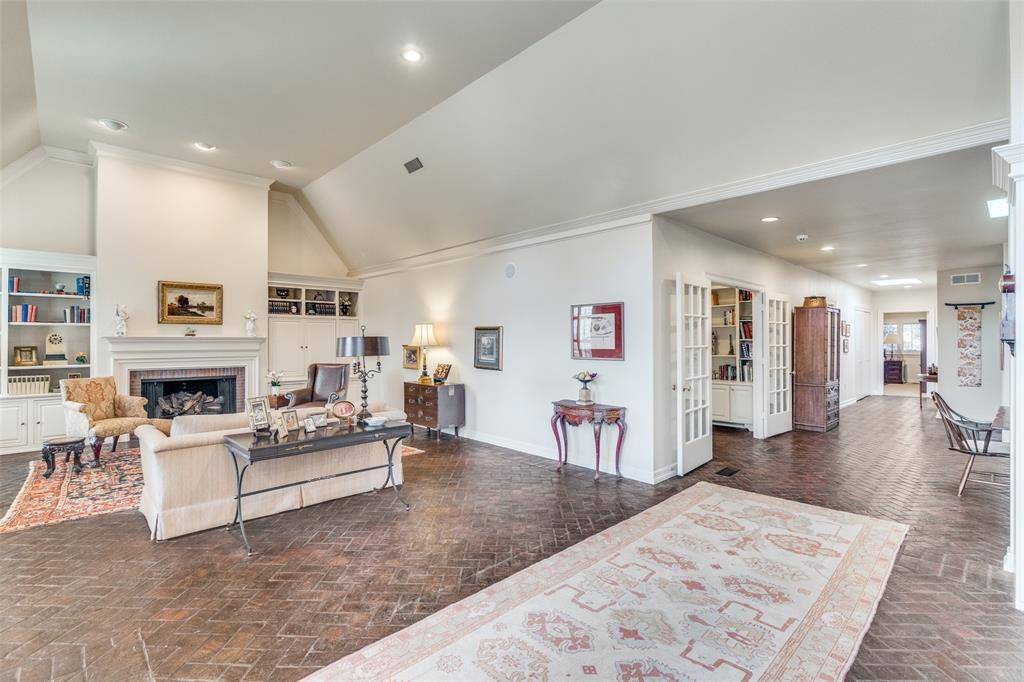 5845 Farquhar Lane, Dallas, TX 75209