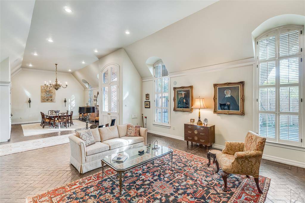 5845 Farquhar Lane, Dallas, TX 75209