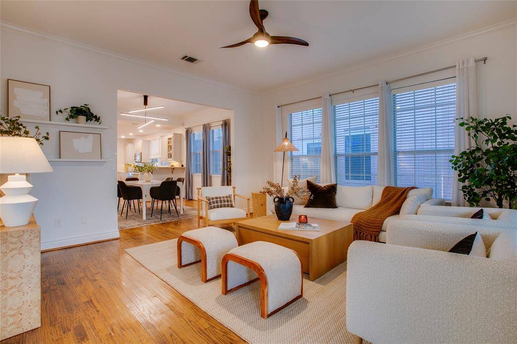 830 N Clinton Avenue, Dallas, TX 75208