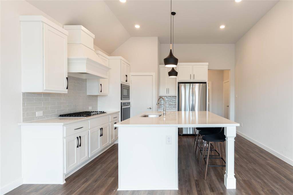 2348 Rook Drive, Dallas, TX 75211