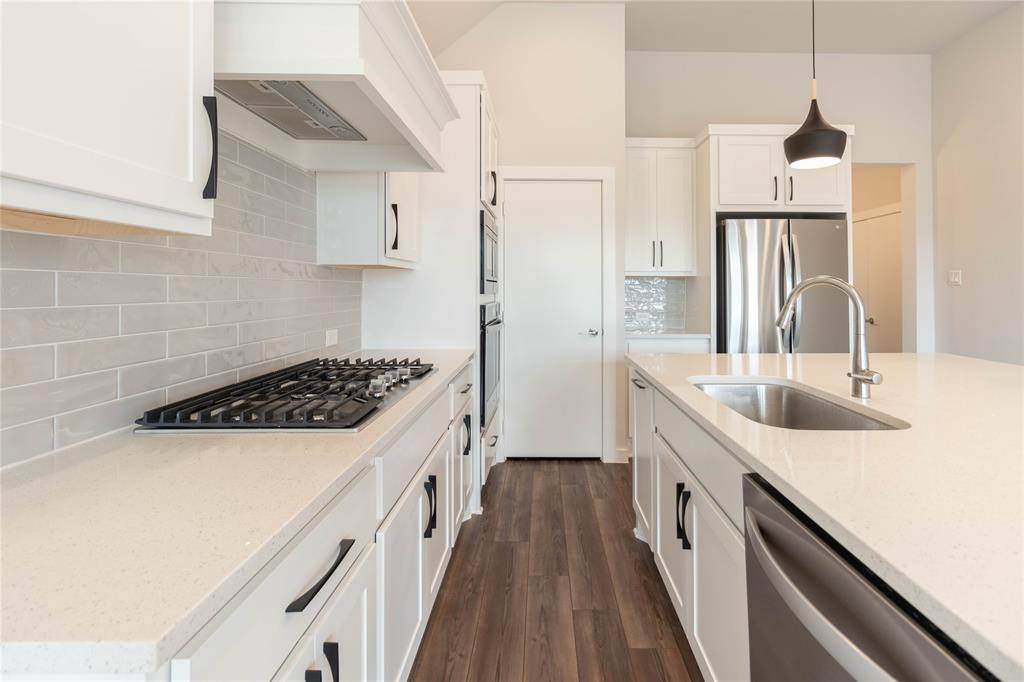 2348 Rook Drive, Dallas, TX 75211