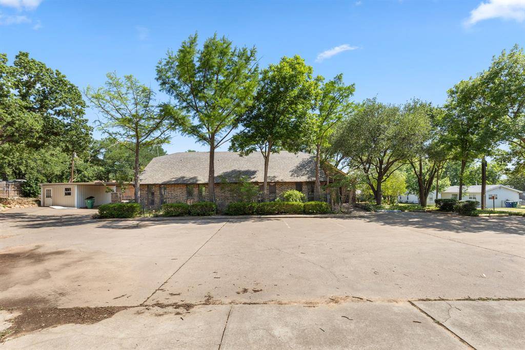 1317 East, Graham, TX 76450