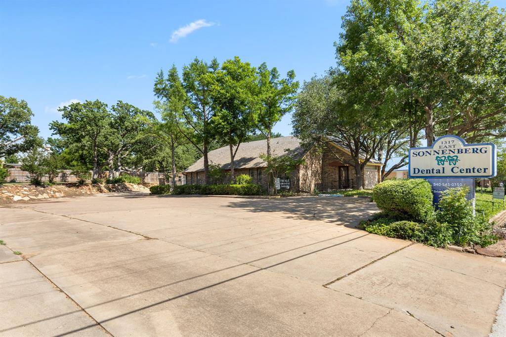 1317 East, Graham, TX 76450