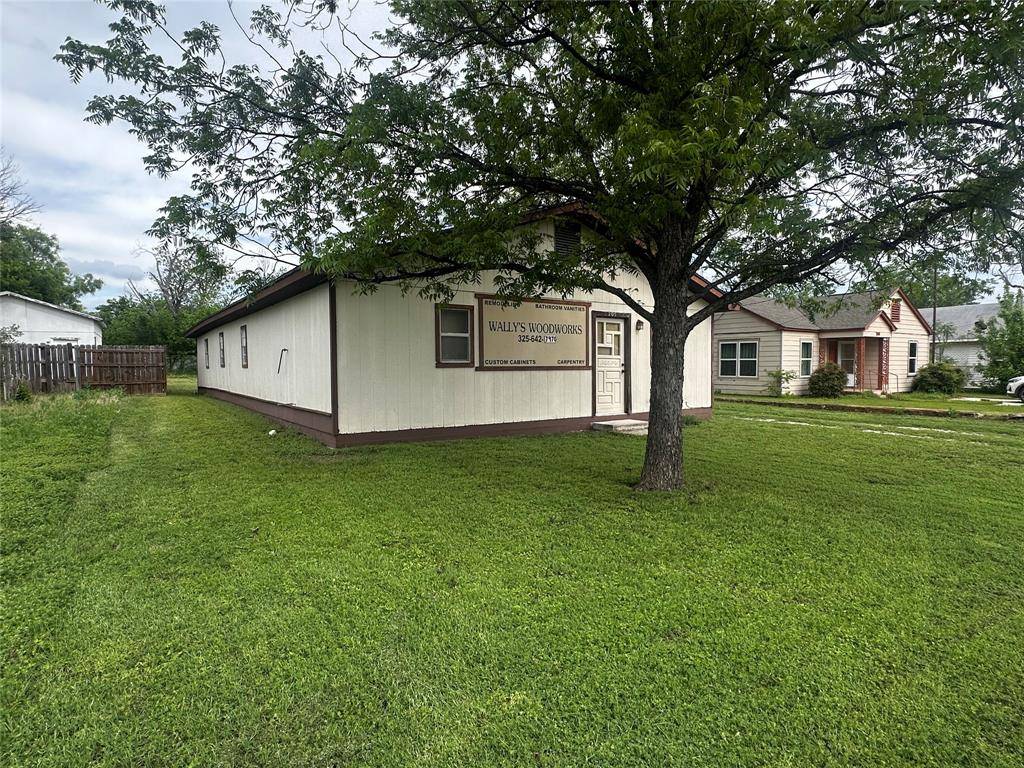 205 S 1st Street, Bangs, TX 76823