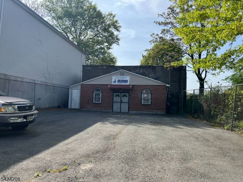 52 Gray St, Newark City, NJ 07107