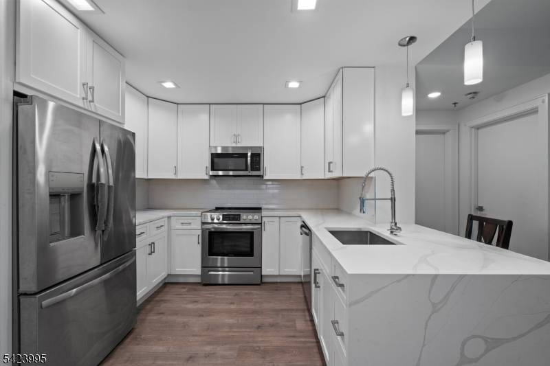 1 Carriage City Plz #1211, Rahway City, NJ 07065