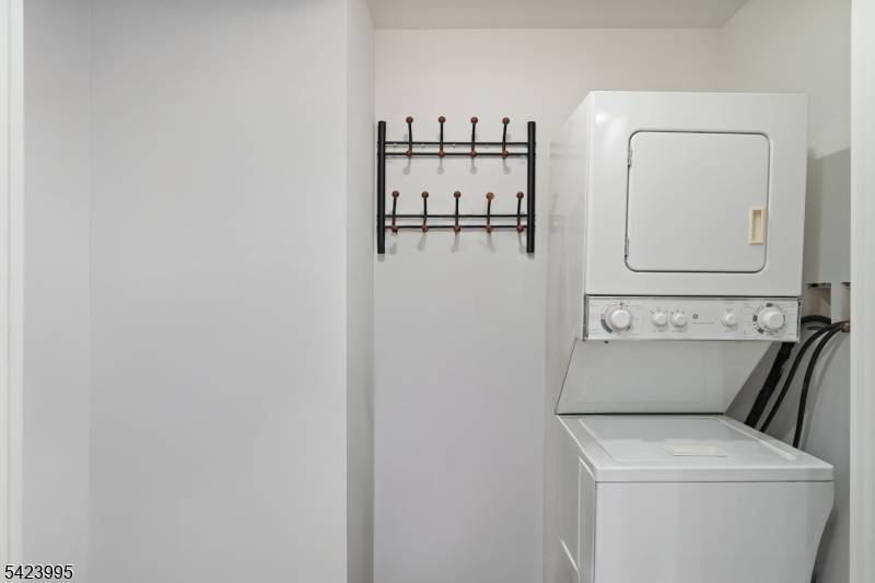 1 Carriage City Plz #1211, Rahway City, NJ 07065