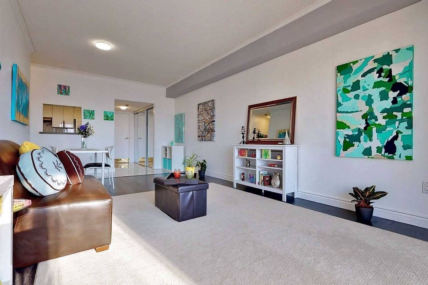 5 Concorde PL #3706, Toronto C13, ON M3C 3M8